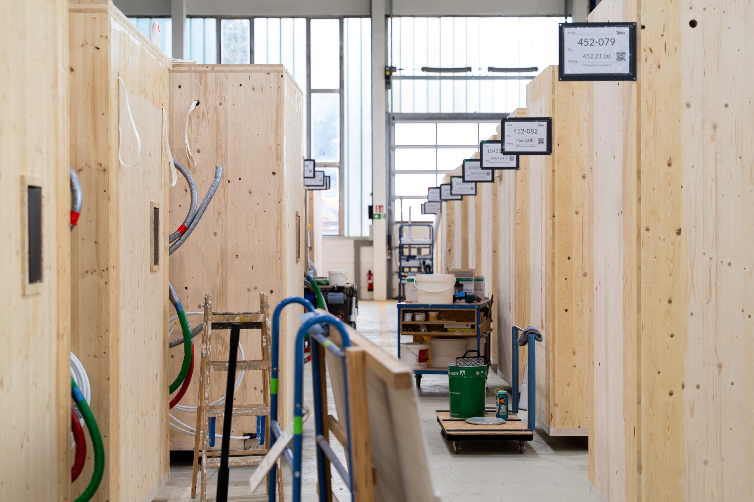 Einblick in die Fertigung: Man sieht diverse Modelle.