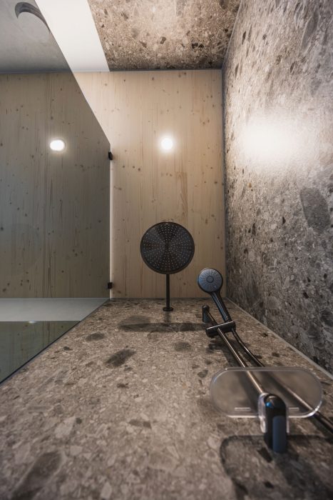 Dusche mit Regendusche in Schwarz, Designlinie Zermatt.